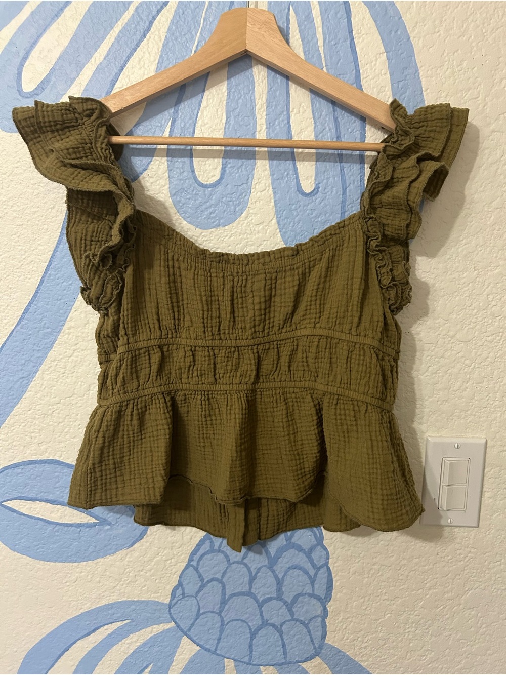 Steve Madden Olive Green Gauze Ruffle Sleeve Peplum Top Size L - Picture 4 of 5
